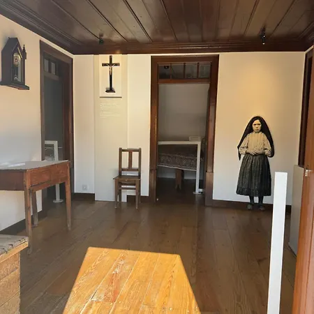 Perto Do Santuario *